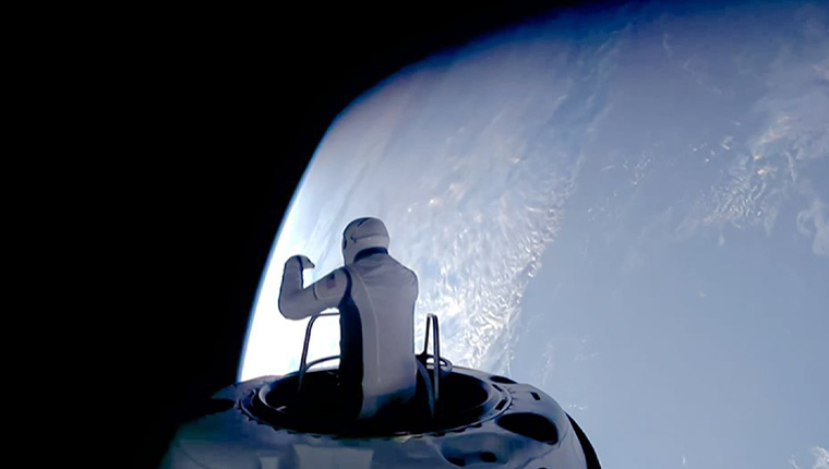 चार जना निजी अन्तरिक्षयात्री सहित प्रक्षेपण गरेको यान सफलतापूर्वक पृथ्वीमा फिर्ता