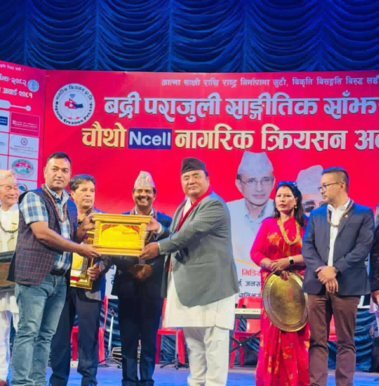 खड्का बिशेष नागरिक क्रिसयन अवार्ड वाट सम्मनित