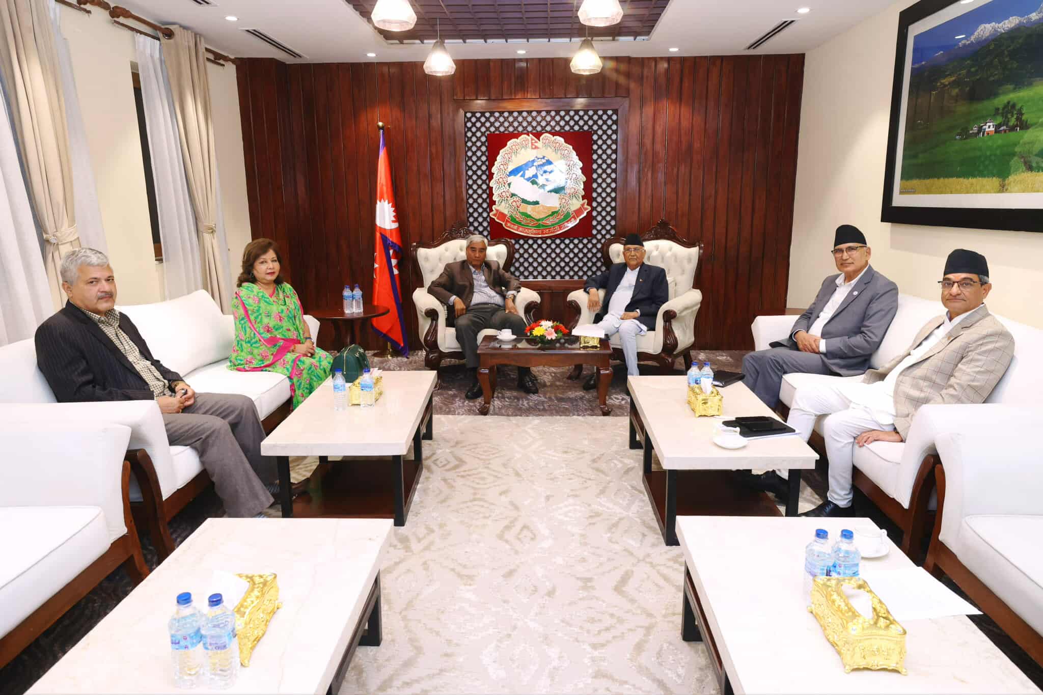 प्रधानमन्त्री केपी शर्मा ओलीसहित सत्तारुढा दुई दलका शीर्ष नेताहरुबीच छलफल